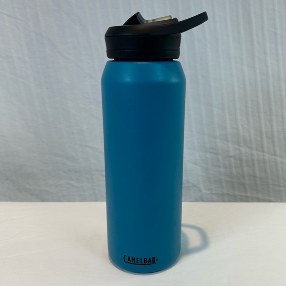 Camelbak 32 oz Blue Stainless Steel Insulated Water Bottle w carry cap & straw - Picture 1 of 12